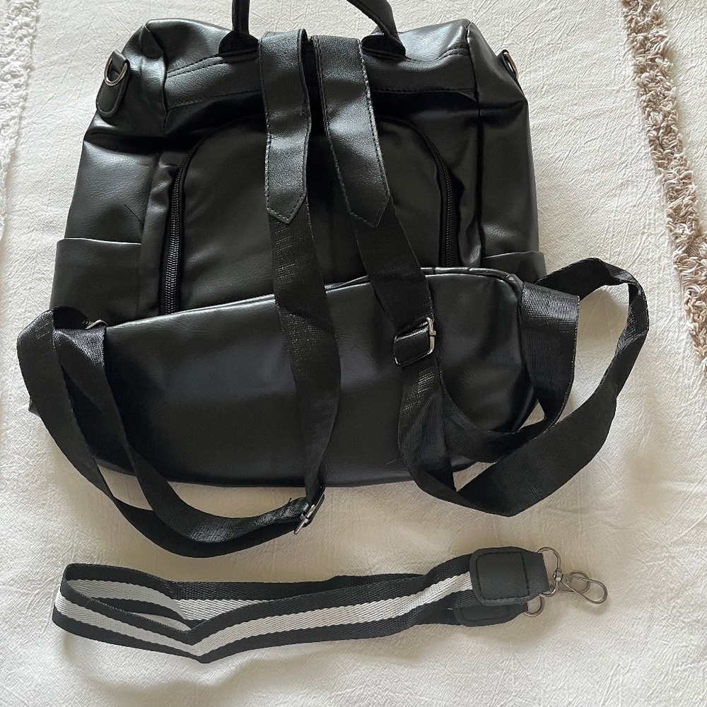 ⭐️ Little Black Backpack - Picture 4 of 4